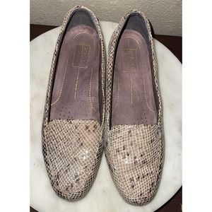Clarks Everyday Loafer Active Air Size 8.5W Snake Skin Print